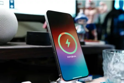 古浪苹果15换屏服务分享用什么充电器给iPhone15充电更好 
